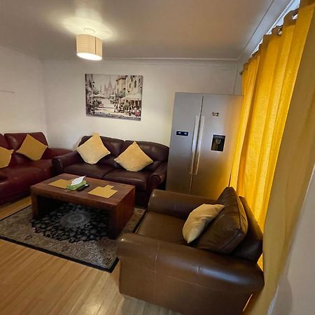 Holiday Home Cardiff City Sleeps 7 エクステリア 写真