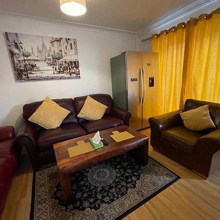 Holiday Home Cardiff City Sleeps 7 エクステリア 写真