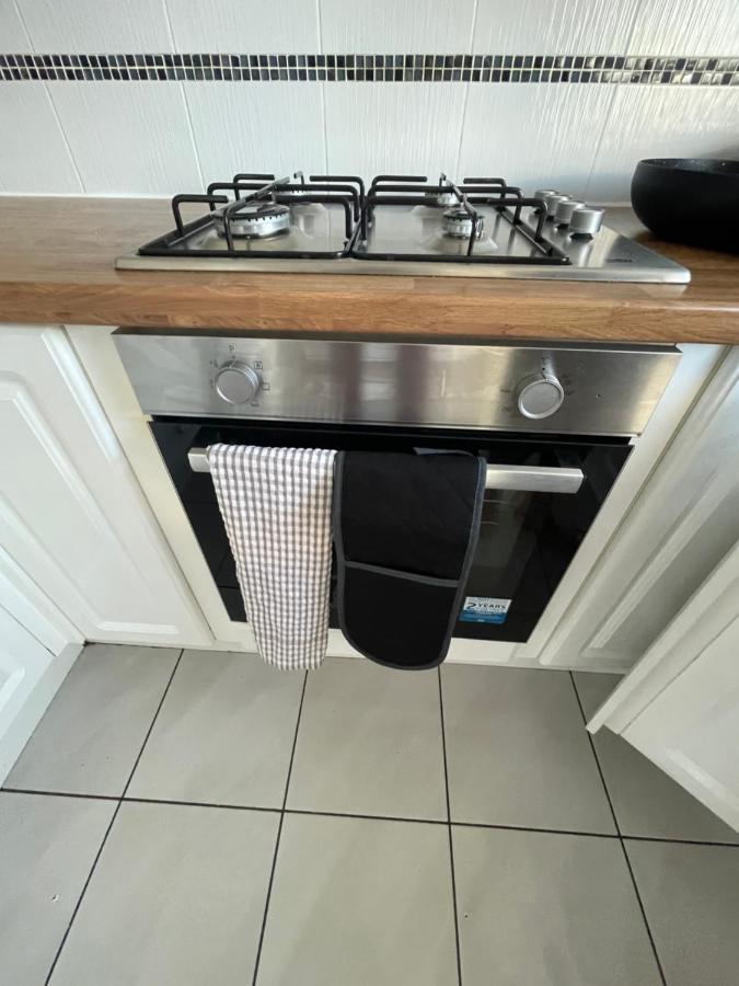 Holiday Home Cardiff City Sleeps 7 エクステリア 写真