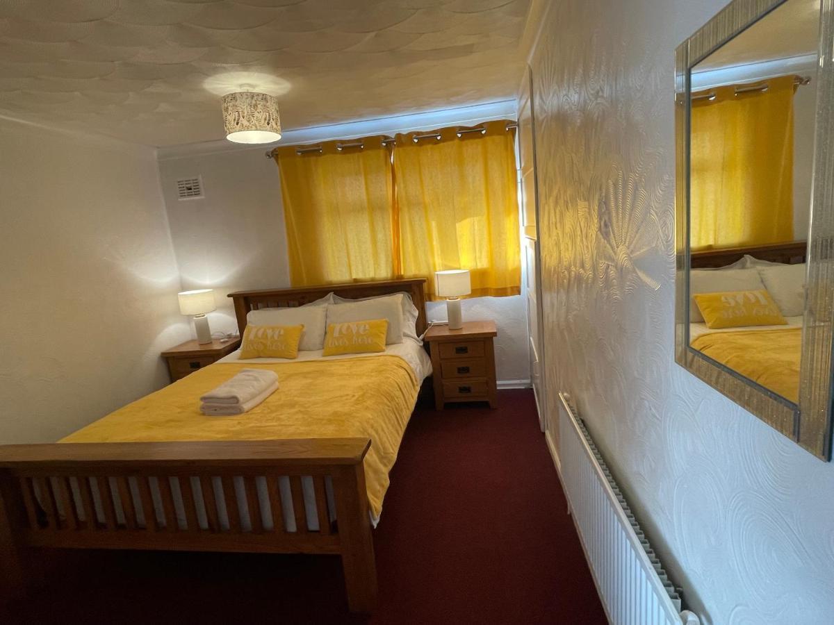 Holiday Home Cardiff City Sleeps 7 エクステリア 写真