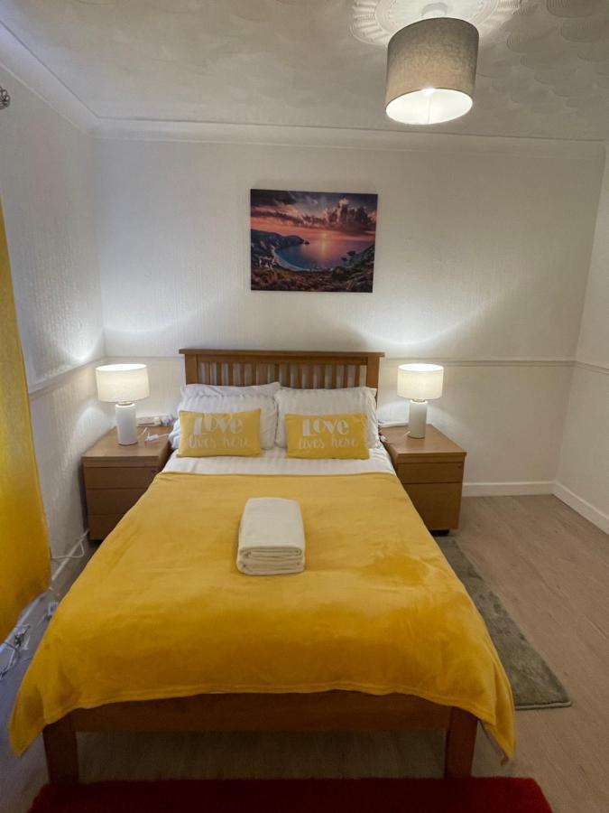 Holiday Home Cardiff City Sleeps 7 エクステリア 写真