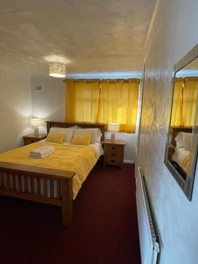 Holiday Home Cardiff City Sleeps 7 エクステリア 写真