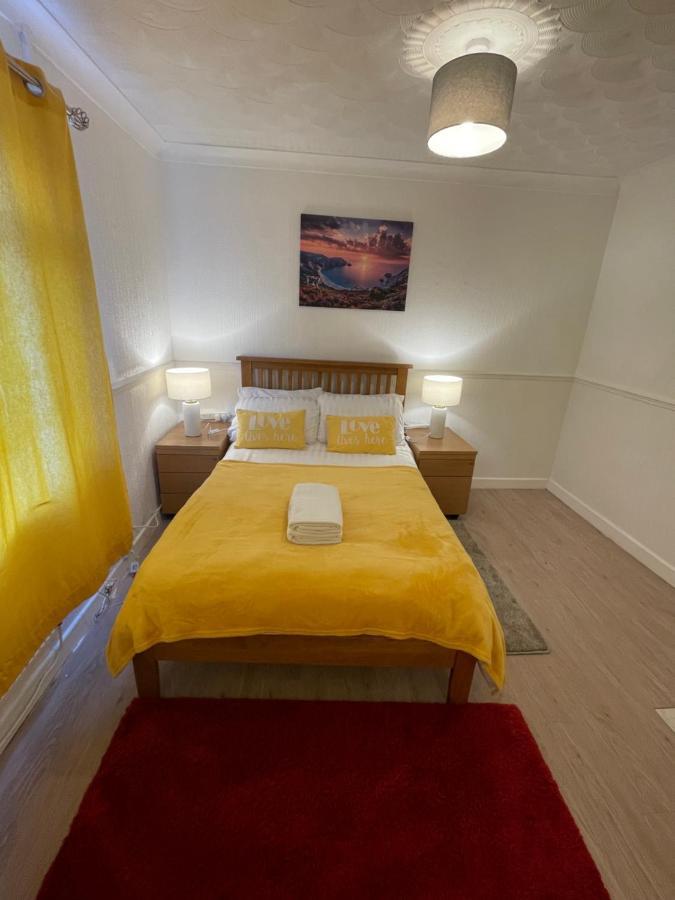 Holiday Home Cardiff City Sleeps 7 エクステリア 写真