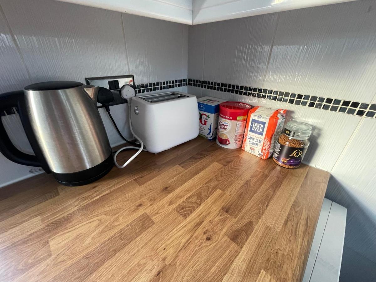Holiday Home Cardiff City Sleeps 7 エクステリア 写真
