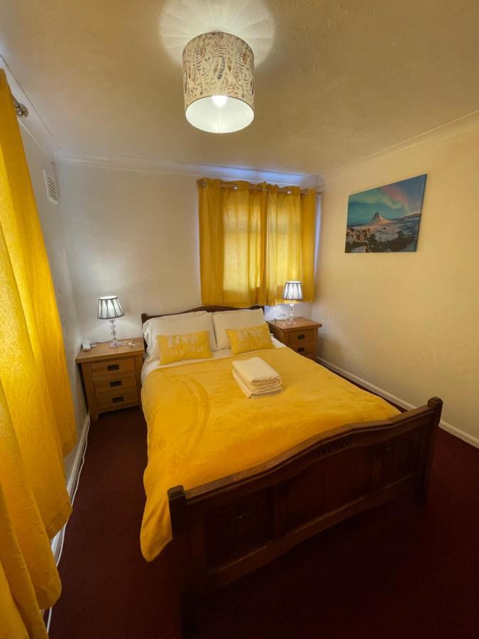 Holiday Home Cardiff City Sleeps 7 エクステリア 写真