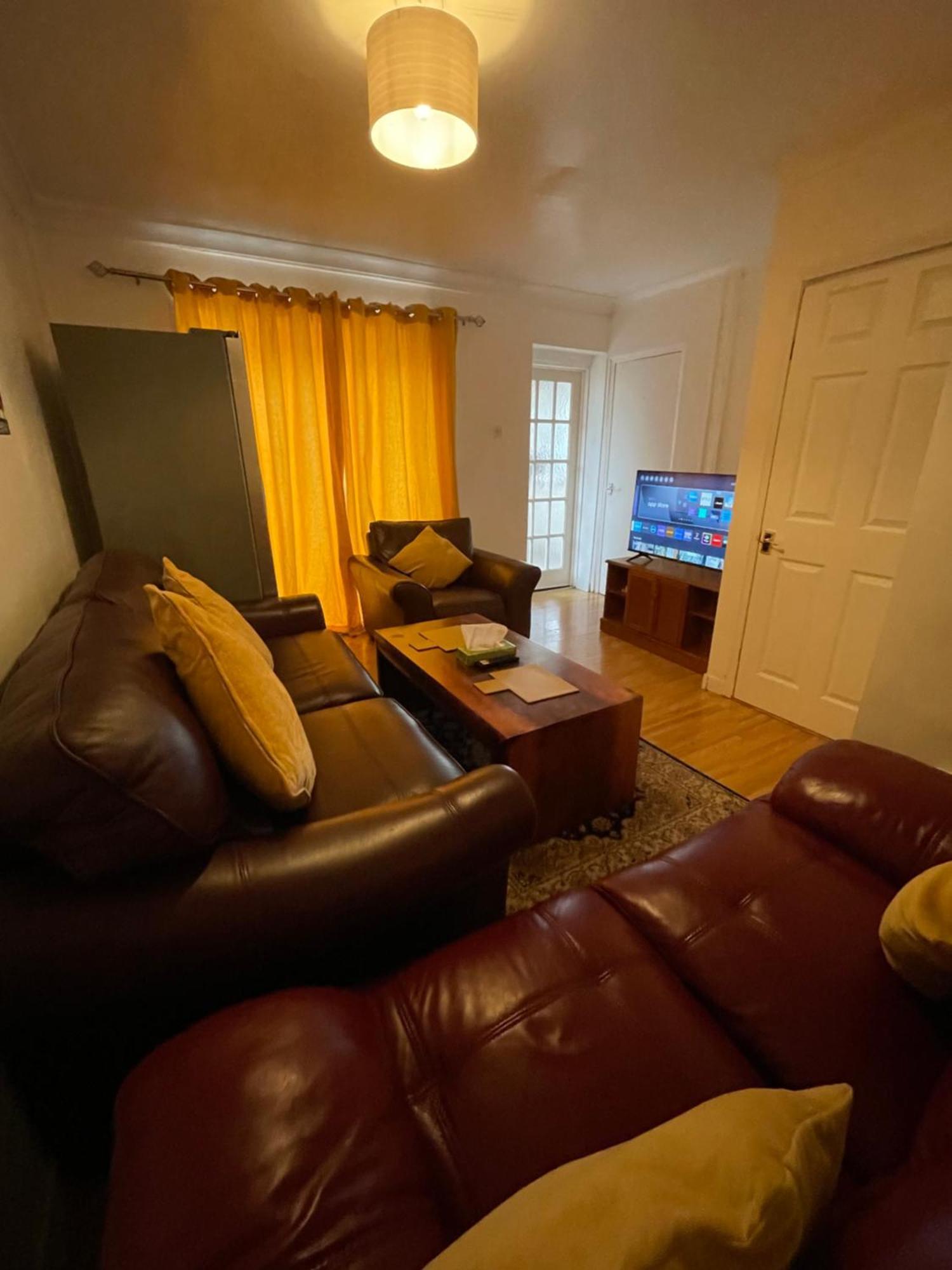 Holiday Home Cardiff City Sleeps 7 エクステリア 写真