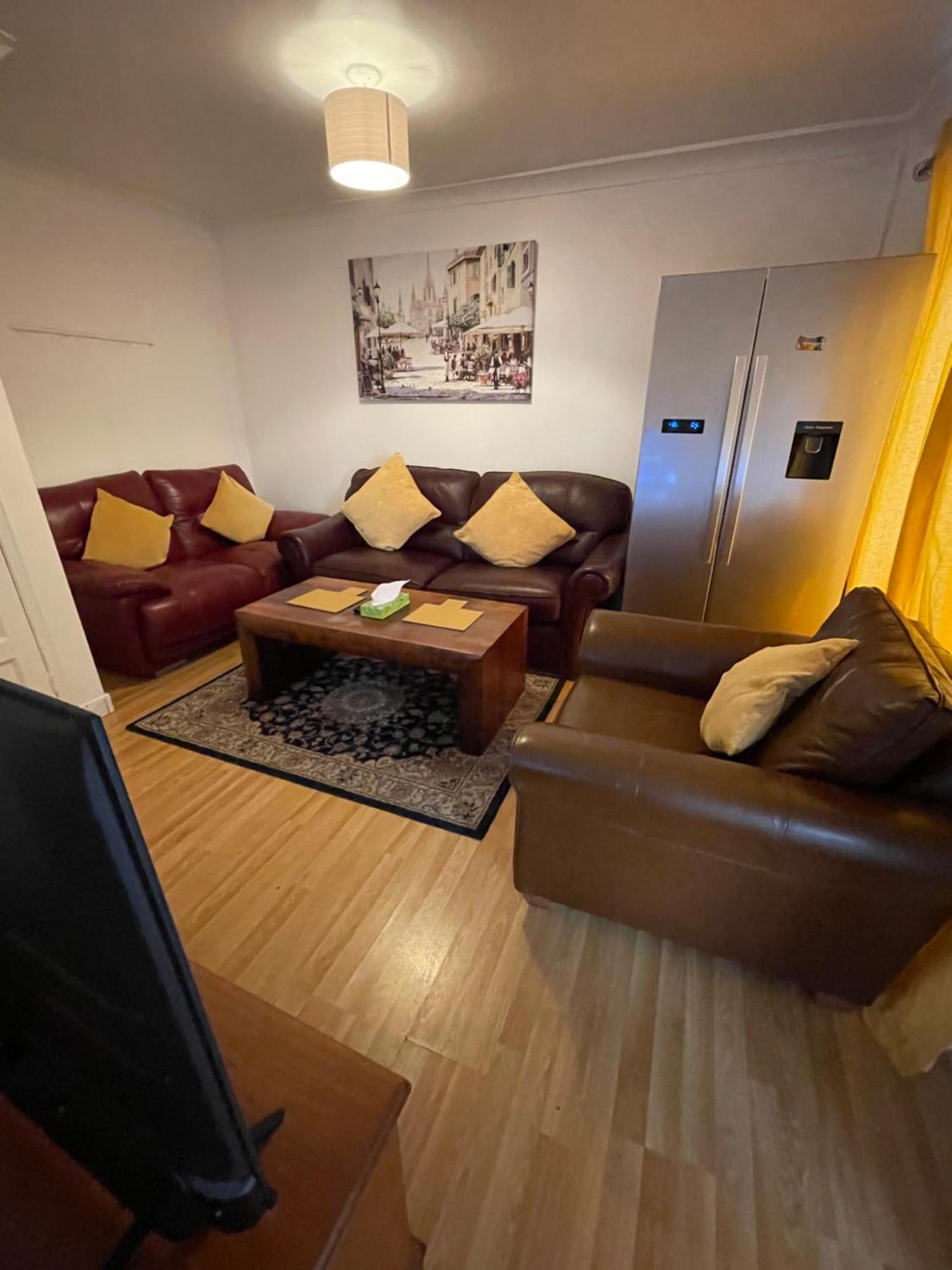 Holiday Home Cardiff City Sleeps 7 エクステリア 写真