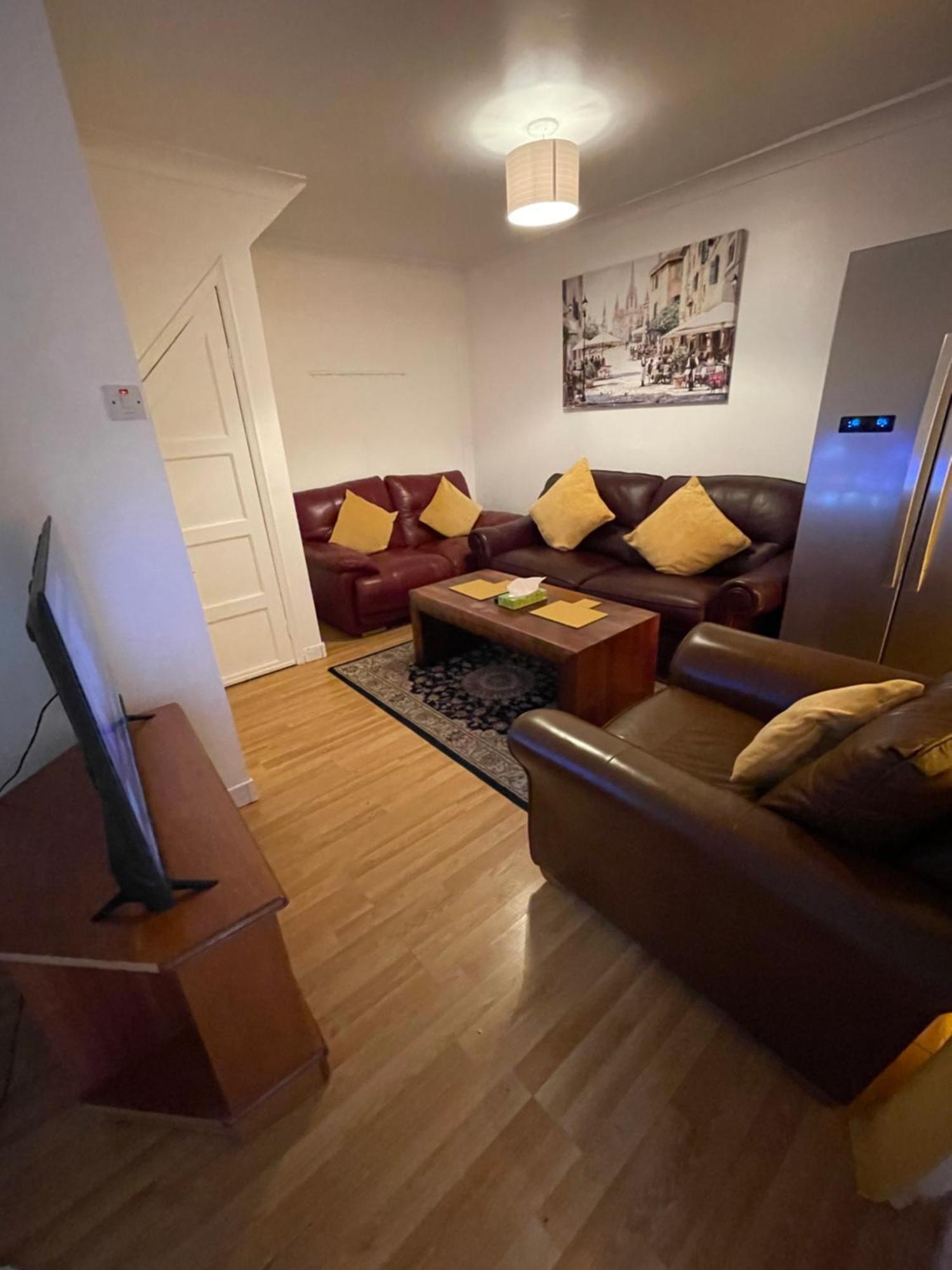 Holiday Home Cardiff City Sleeps 7 エクステリア 写真