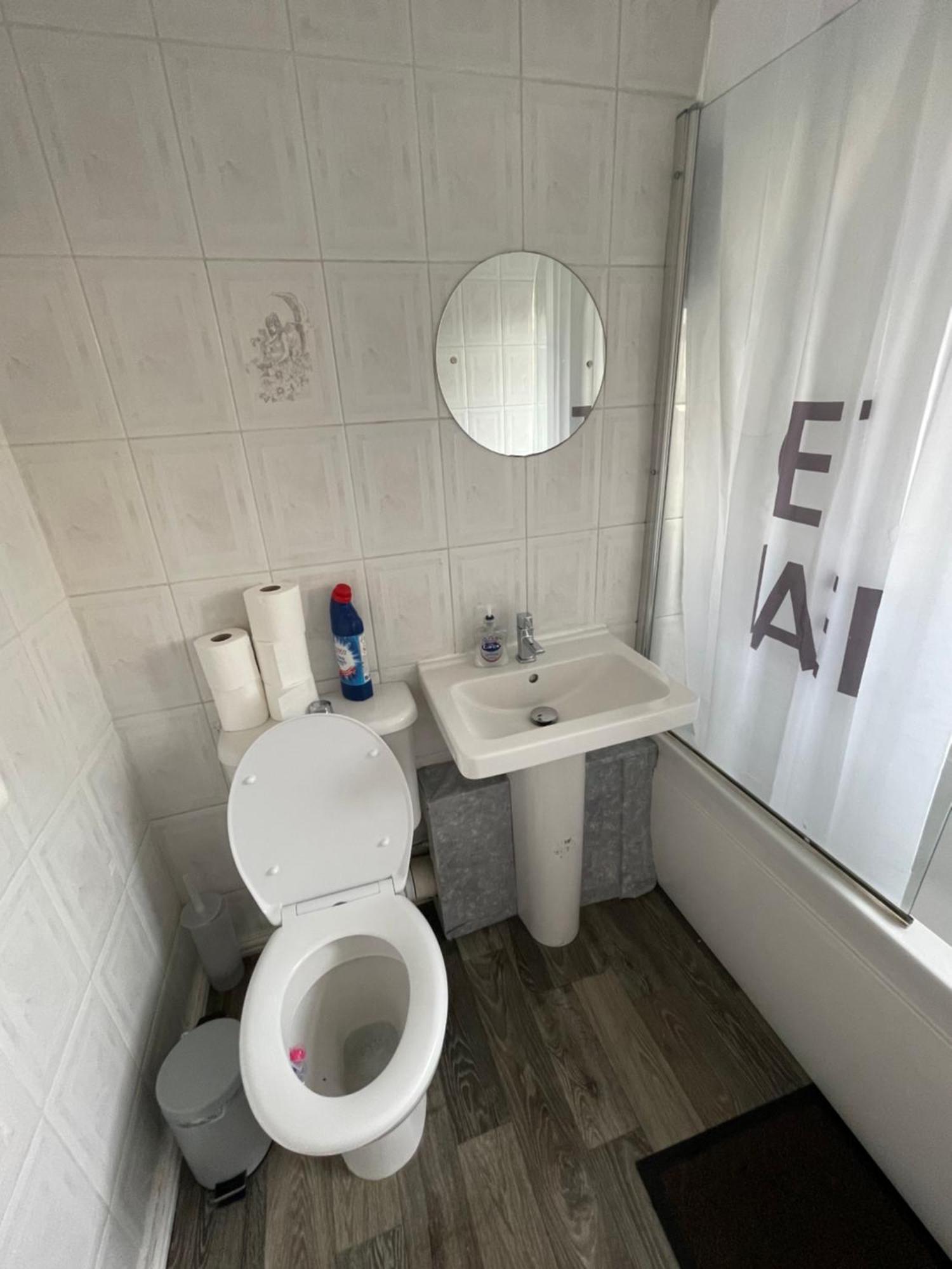 Holiday Home Cardiff City Sleeps 7 エクステリア 写真